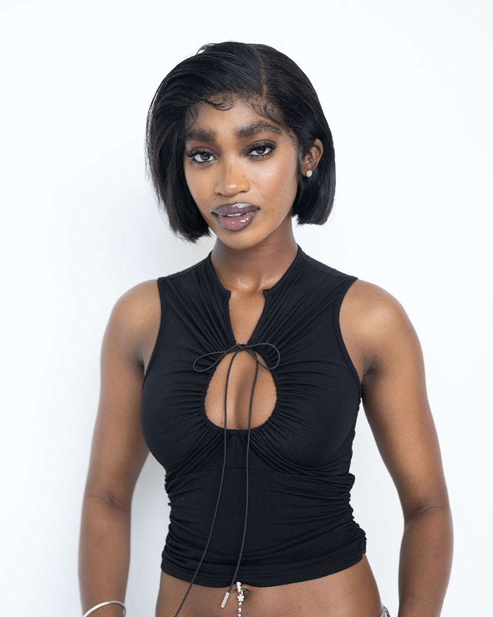 Black keyhole tank top by Domeleven, sleeveless design with a stylish keyhole detail at the neckline, perfect for casual wear.